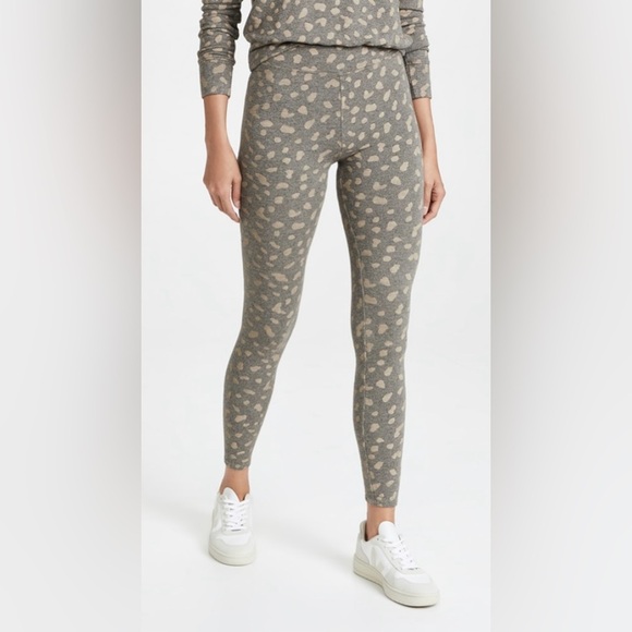 Sundry - Abstract Animal yoga pant
Size 1 - Picture 5 of 6